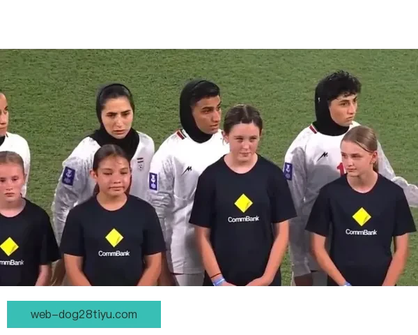 伊朗女足球员超市现身自称自由